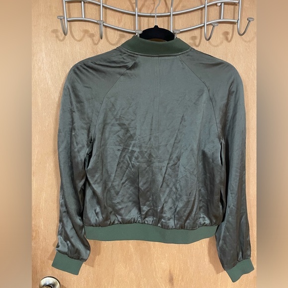 EXPRESS-Nwt satin like bomber jacket in olive green - Picture 5 of 6